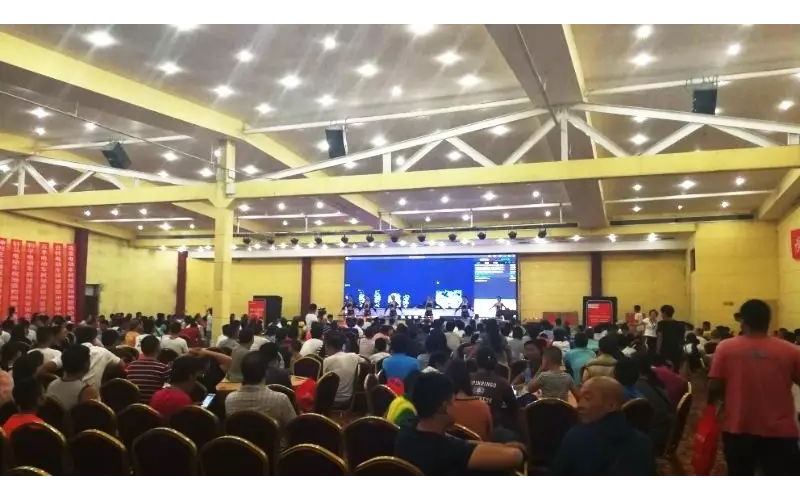 鄭州客戶答謝會(huì)太火爆!近1000人參會(huì)！半個(gè)小時(shí)訂貨突破1萬組！