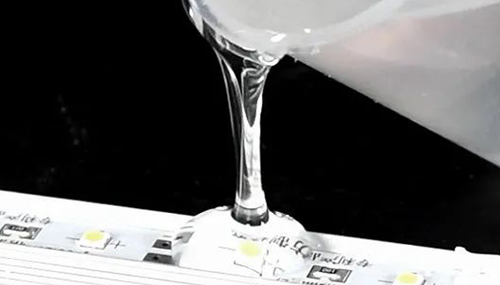 【有機(jī)硅粘接膠】在照明行業(yè)應(yīng)用中?；拈_裂的原因？